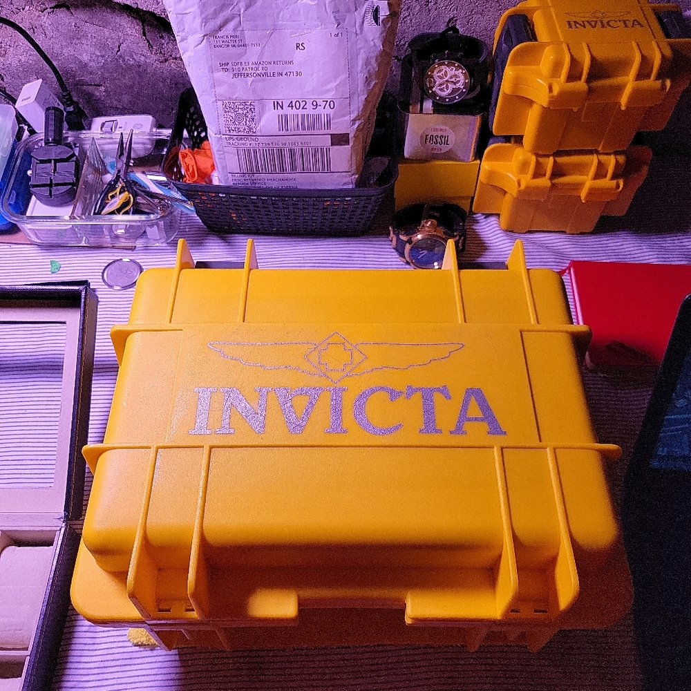 Invicta 8 Slot case